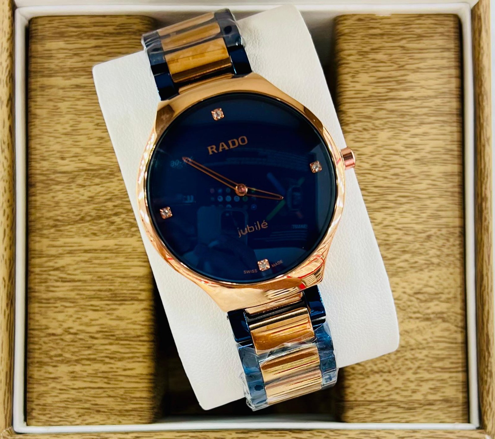 Rado Luxury Men's Quartz Watch – Black & Gold Dual-Tone Stainless Steel Wristwatch - Image 5
